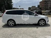 Usata Ford Focus 110 CV (80 kW) 2010 Bianco Station wagon