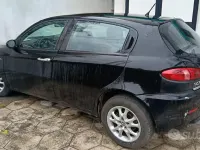 Usata Alfa Romeo 147 140 CV (102 kW) 2003 Nero Utilitaria