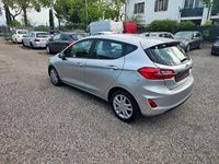 Usado Ford Fiesta 86 HP (63 kW) 2019 Prateado Citadino