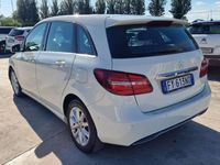 Usata Mercedes B180 109 CV (80 kW) 2019 Bianco Monovolume