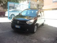 Usata Dacia Lodgy Lauréate 101 CV (74 kW) 2017 Nero Monovolume
