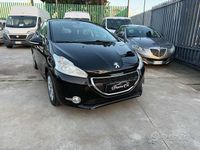 Usata Peugeot 208 Allure 68 CV (50 kW) 2015 Nero Utilitaria