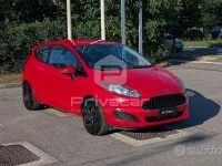 Usado Ford Fiesta 75 CV (55 kW) 2016 Rojo Utilitario