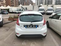 Usata Ford Fiesta 90 CV (66 kW) 2010 Bianco Utilitaria