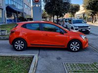 Usata Renault Clio V Equilibre 67 CV (49 kW) 2023 Arancione Berlina