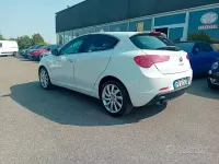 Usata Alfa Romeo Giulietta Distinctive 120 CV (88 kW) 2016 Bianco Utilitaria