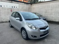 Usata Toyota Yaris Lounge 69 CV (50 kW) 2011 Grigio Utilitaria