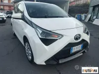 Usata Toyota Aygo Cool 72 CV (52 kW) 2018 Bianco Utilitaria