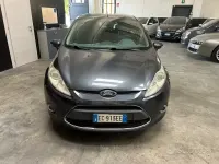 Usata Ford Fiesta Titanium 97 CV (71 kW) 2010 Grigio Berlina