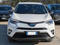 Usata Toyota RAV4 155 CV (114 kW) 2018 Bianco Monovolume
