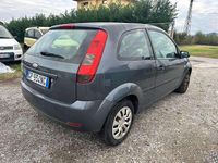 Usata Ford Fiesta Zetec 75 CV (55 kW) 2005 Blu Berlina