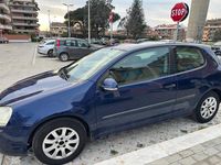 Usata VW Golf V 122 CV (89 kW) 2005 Blu Utilitaria
