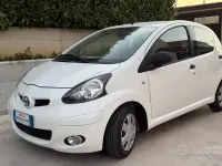 Usata Toyota Aygo Connect Style 68 CV (50 kW) 2010 Bianco Utilitaria