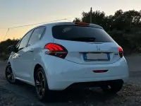 Usata Peugeot 208 82 CV (60 kW) 2013 Bianco Utilitaria