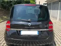Käytetty Renault Modus Dynamique 75 HP (55 kW) 2010 Musta Tila-auto