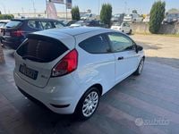 Gebraucht Ford Fiesta 75 PS (55 kW) 2013 Weiß Van