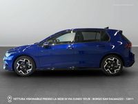 Usata VW Golf VIII R-line Plus 150 CV (110 kW) 2025 0f blu lava metallizzato Berlina