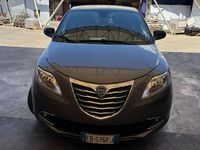 Usata Lancia Ypsilon 69 CV (50 kW) 2015 Argento Utilitaria