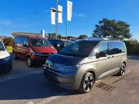 Usata VW T7 Style 150 CV (110 kW) 2024 Grigio indium metallizzato Furgone