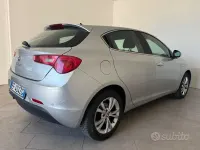 Usata Alfa Romeo Giulietta Distinctive 120 CV (88 kW) 2011 Grigio Utilitaria