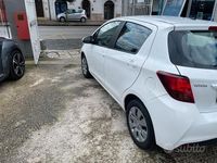 Usata Toyota Yaris Active 69 CV (50 kW) 2015 Bianco Utilitaria