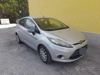 Usata Ford Fiesta 96 CV (70 kW) 2010 Grigio Utilitaria