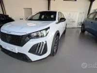 Neu Peugeot 2008 Style 100 PS (73 kW) 2026 Grau SUV