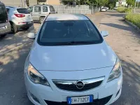 Usata Opel Astra 110 CV (80 kW) 2011 Berlina