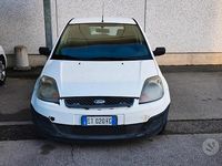 Usata Ford Fiesta 67 CV (49 kW) 2006 Bianco Utilitaria