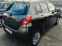 Usata Toyota Yaris Sol 101 CV (74 kW) 2010 Nero Utilitaria