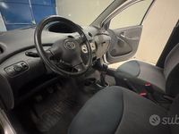 Usata Toyota Yaris 87 CV (63 kW) 2005 Grigio Utilitaria
