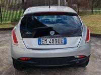 Usata Lancia Delta 120 CV (88 kW) 2012 Argento Utilitaria