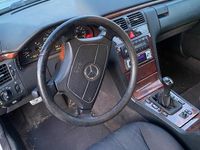 Begagnad Mercedes E200 Elegance 136 HK (100 kW) 1999 Grå Kombi