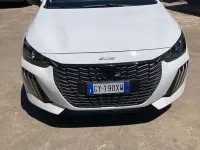 Usata Peugeot 208 Allure 101 CV (74 kW) 2025 Bianco Utilitaria