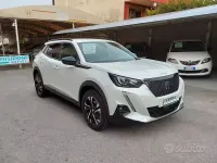 Usata Peugeot 2008 Allure 131 CV (96 kW) 2022 Bianco SUV