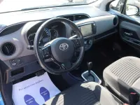 Usata Toyota Yaris Hybrid Style 73 CV (53 kW) 2018 Blu/azzurro Berlina