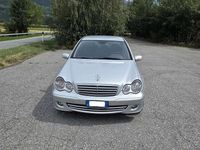 Usata Mercedes C220 Classic 150 CV (110 kW) 2005 Argento Berlina