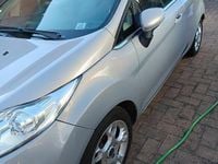 Usata Ford Fiesta 80 CV (58 kW) 2012 Grigio Utilitaria