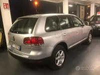 Usata VW Touareg R 174 CV (127 kW) 2005 Grigio SUV
