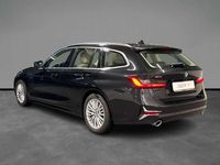 Usata BMW 320 Luxury Line 190 CV (139 kW) 2020 Black sapphire metallizzato Station wagon