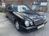 Usata Mercedes E200 185 CV (136 kW) 1998 Nero ossidiana Berlina