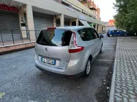 Usata Renault Scénic 110 CV (80 kW) 2011 Argento Monovolume