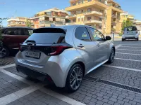 Usata Toyota Yaris Hybrid Lounge 92 CV (67 kW) 2024 Argento Berlina