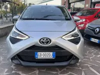 Usata Toyota Aygo Connect Style 72 CV (52 kW) 2021 Argento Utilitaria