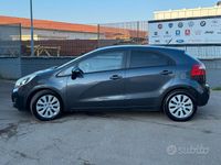Usata Kia Rio EX 74 CV (54 kW) 2012 Grigio Berlina