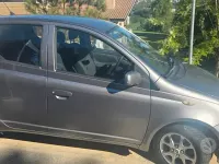 Begagnad Toyota Yaris 75 HK (55 kW) 2004 Grå Sedan