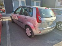 Usata Ford Fiesta 53 CV (38 kW) 2006 Grigio Utilitaria
