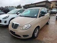 Usado Lancia Ypsilon 69 HP (50 kW) 2006 Bege Citadino