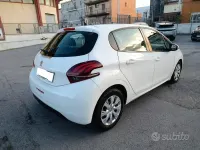 Usata Peugeot 208 Active 75 CV (55 kW) 2018 Bianco Utilitaria
