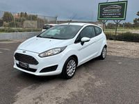 Usata Ford Fiesta 80 CV (58 kW) 2014 Bianco Utilitaria